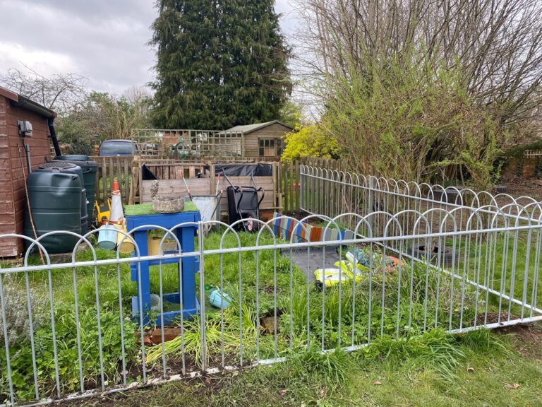 school-railings-hampshire-interlaced-bow-top-railings-jb-corrie